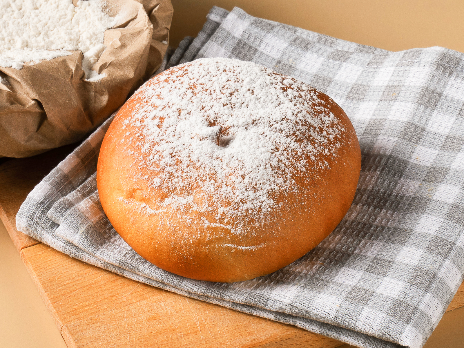 Колобок с яблоком