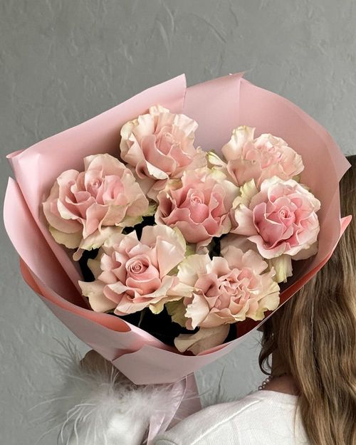 Букет из 7 розовых роз