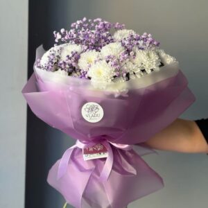 Букет из хризантемы и гипсофилы