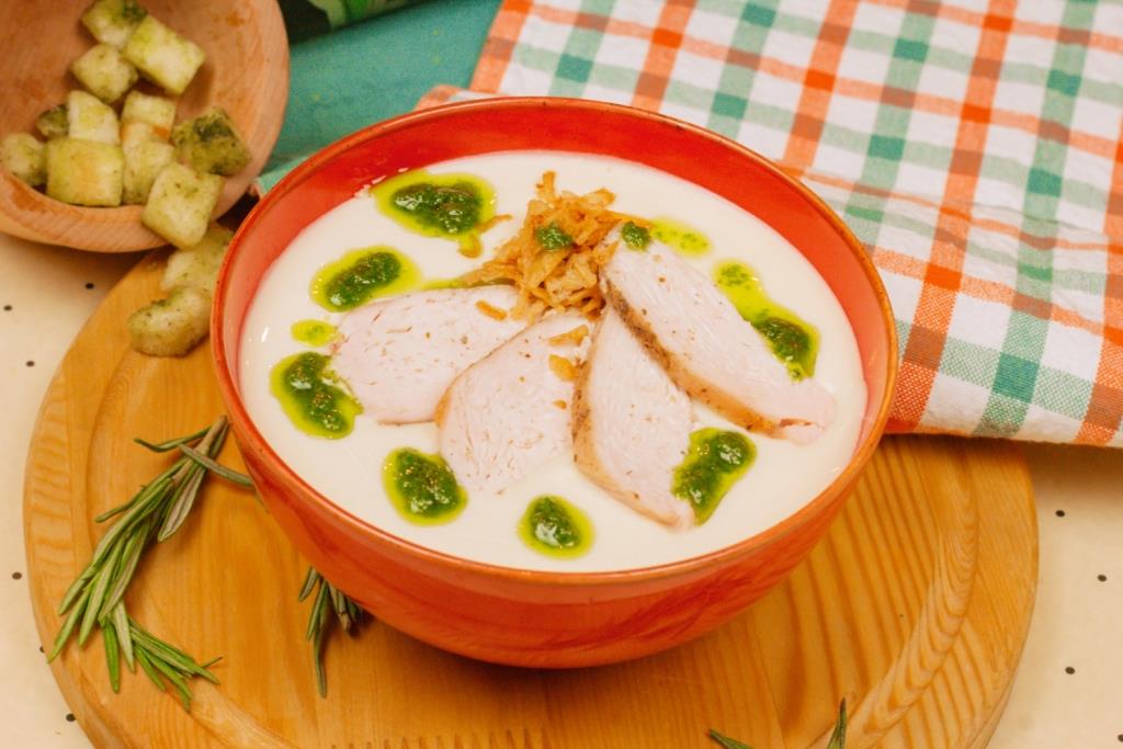 Сливочно-сырный крем-суп с курочкой