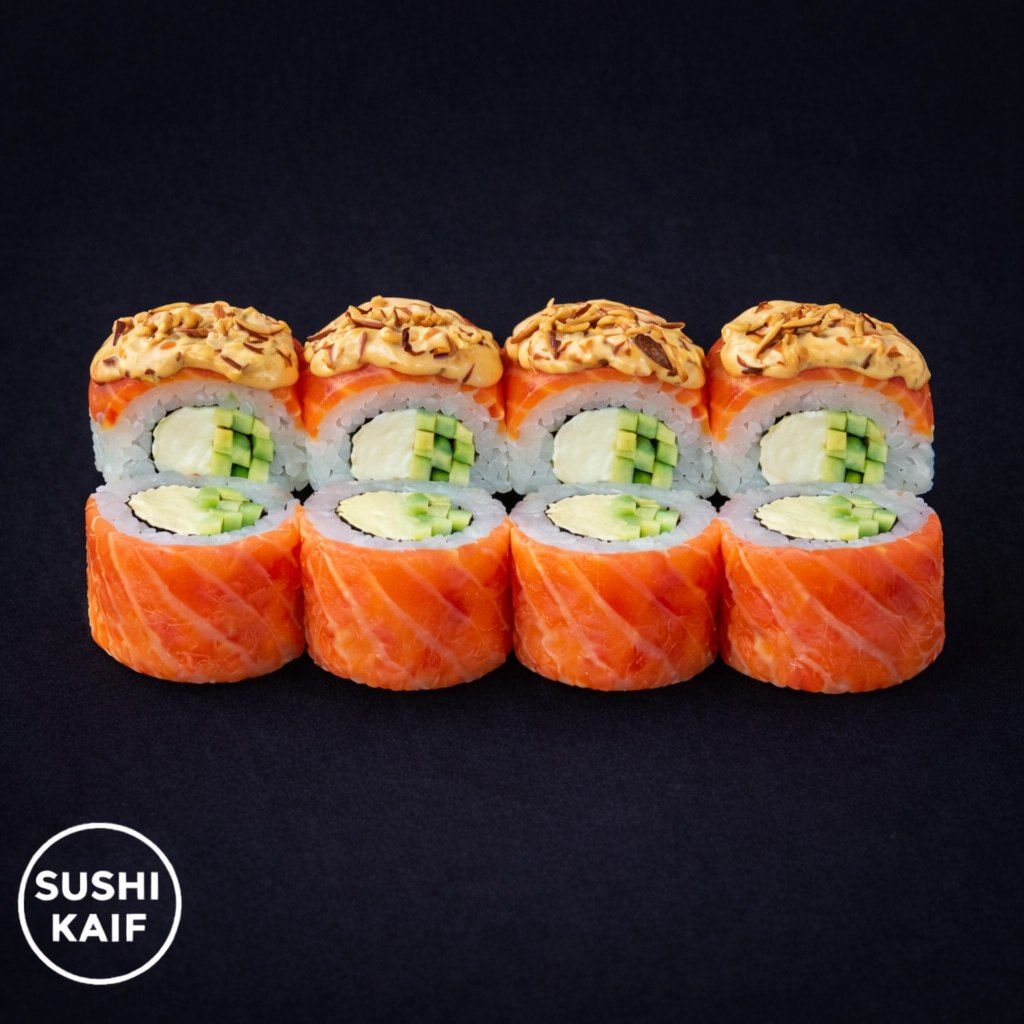 Филадельфия с ореховым соусом и миндалем