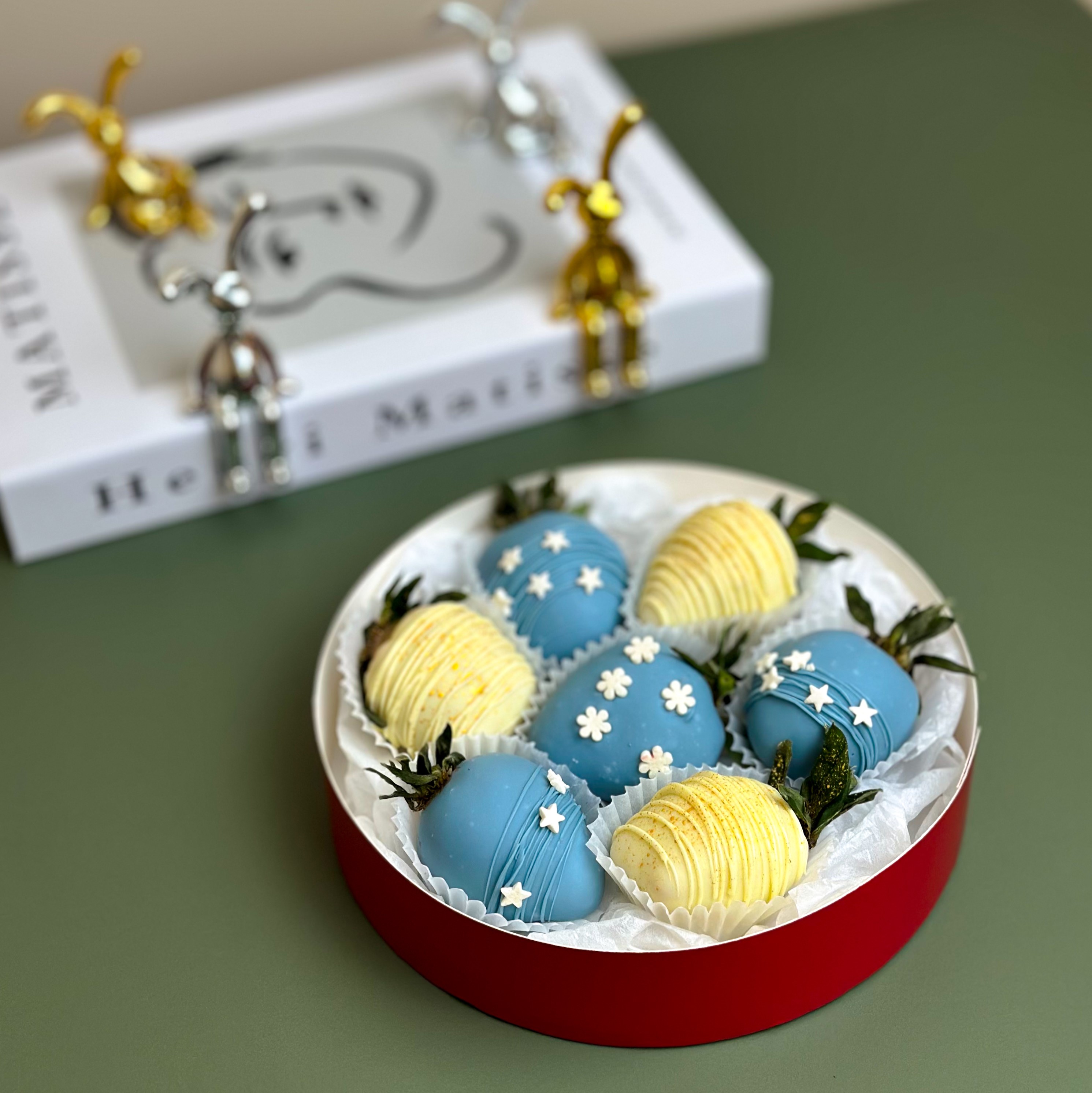 Новогодний набор клубники в шоколаде 7 шт