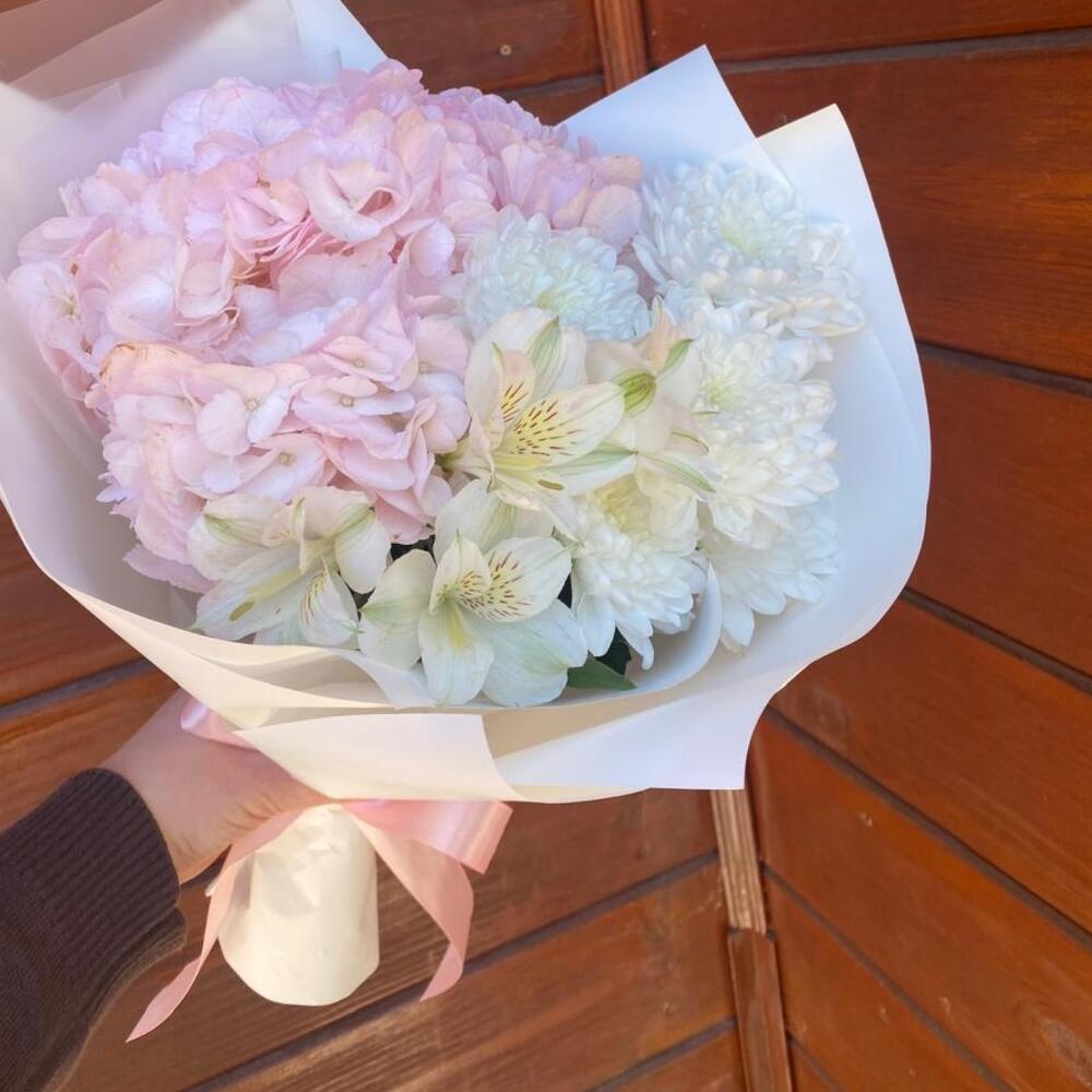 Букет с гортензией