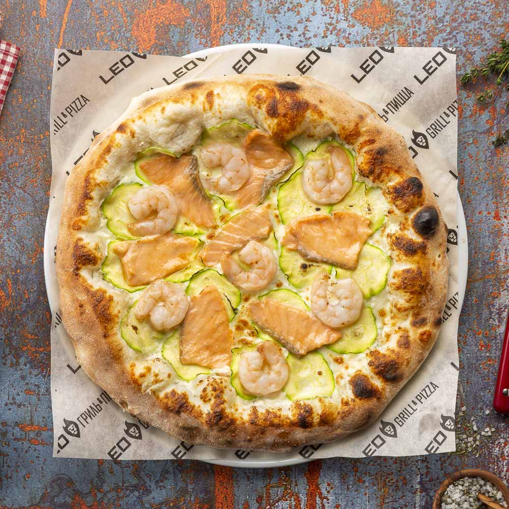 Пицца с креветками, цукини и форелью (тесто: цельнозерновое)