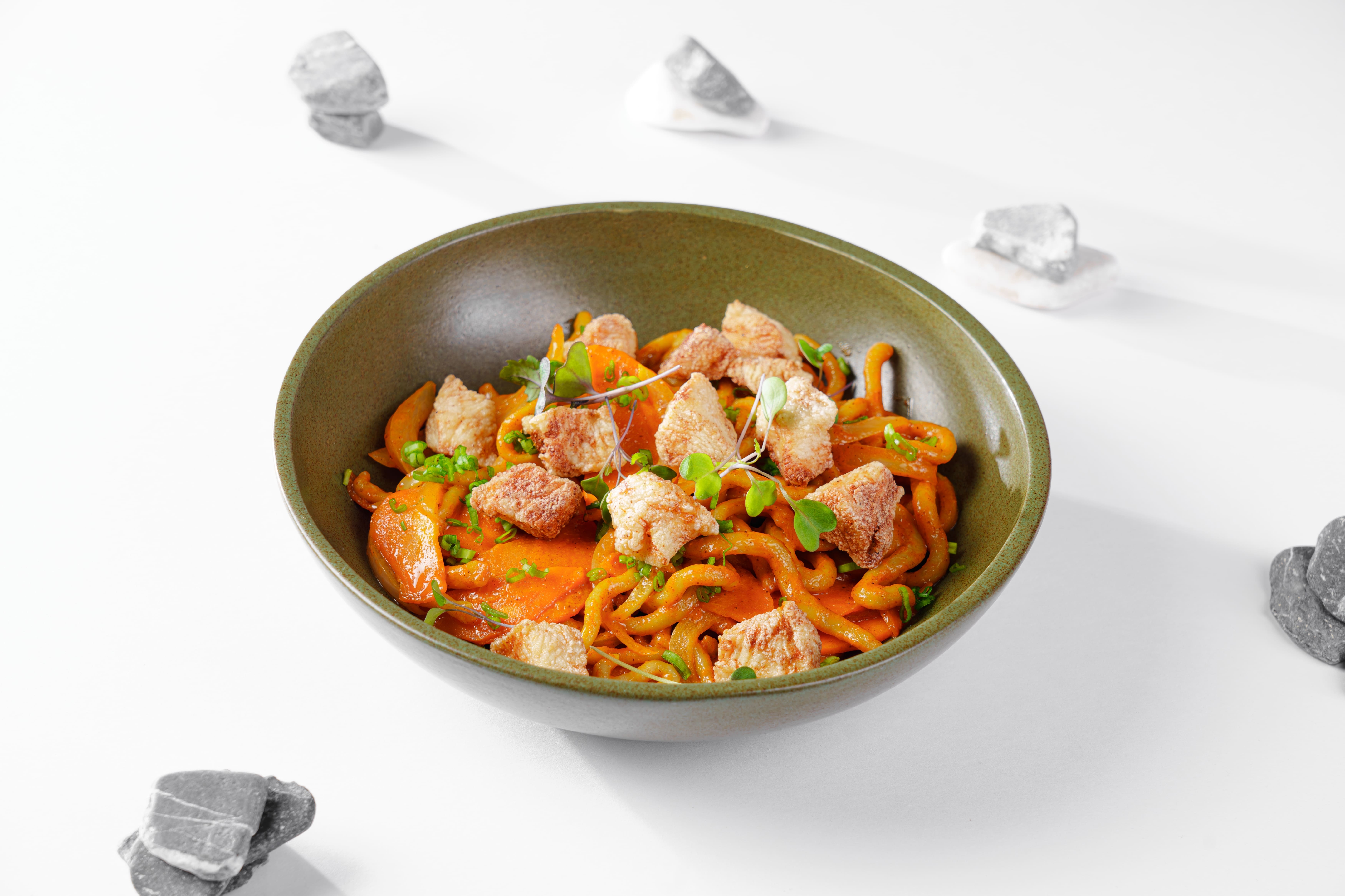 Лапша Тандури с крахмальной курицей