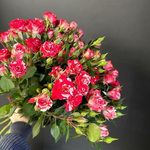 Букет из кустовых роз