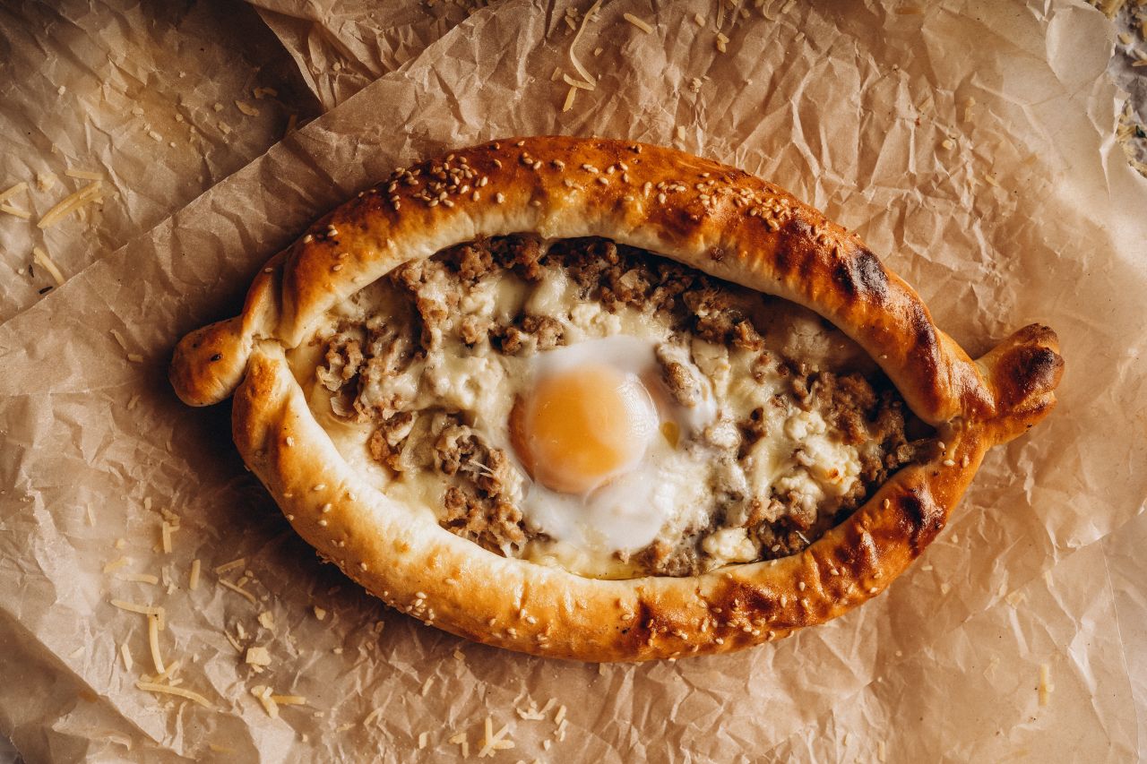 Хачапури по-аджарски с мясом