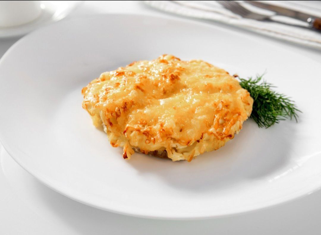 Мясо по-французски с курицей