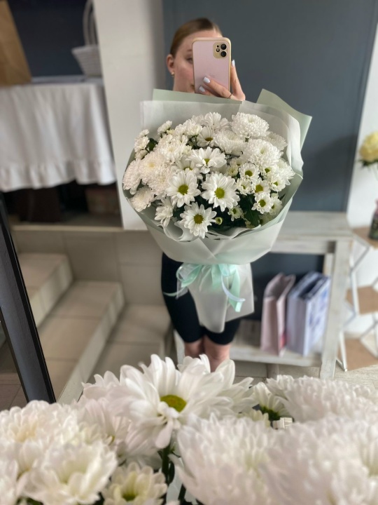 Букетик нежных хризантем и ромашек