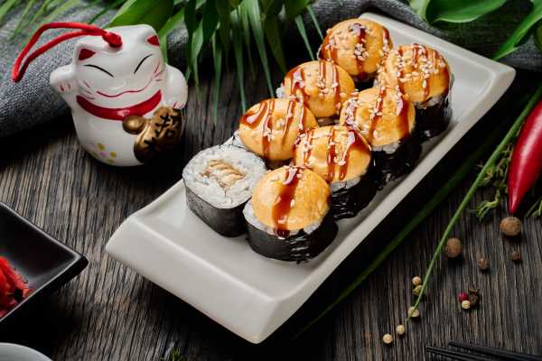 Ролл Маки угорь запеченный