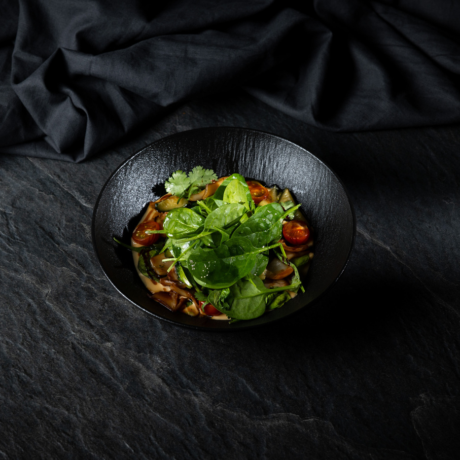 Салат с кальмаром гриль