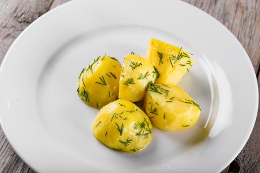 Картофель отварной с зеленью