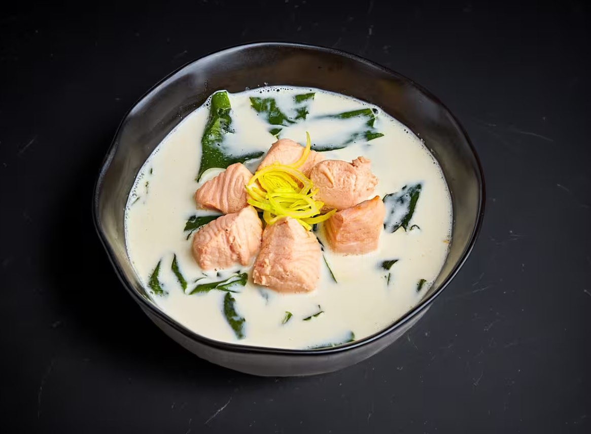 Сливочный суп с лососем