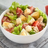 Салат "Цезарь" с курицей (100 гр.)