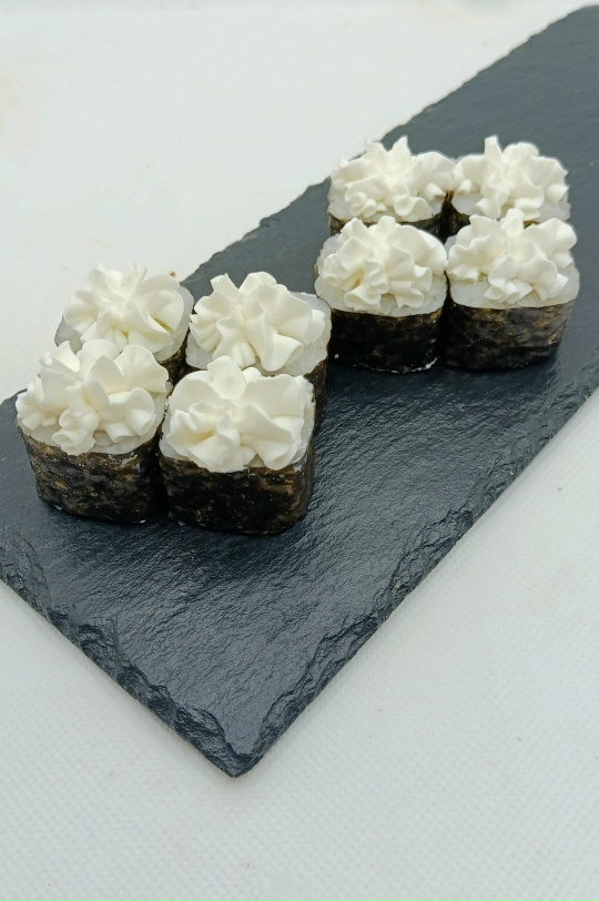 Ролл с дайконом чиз