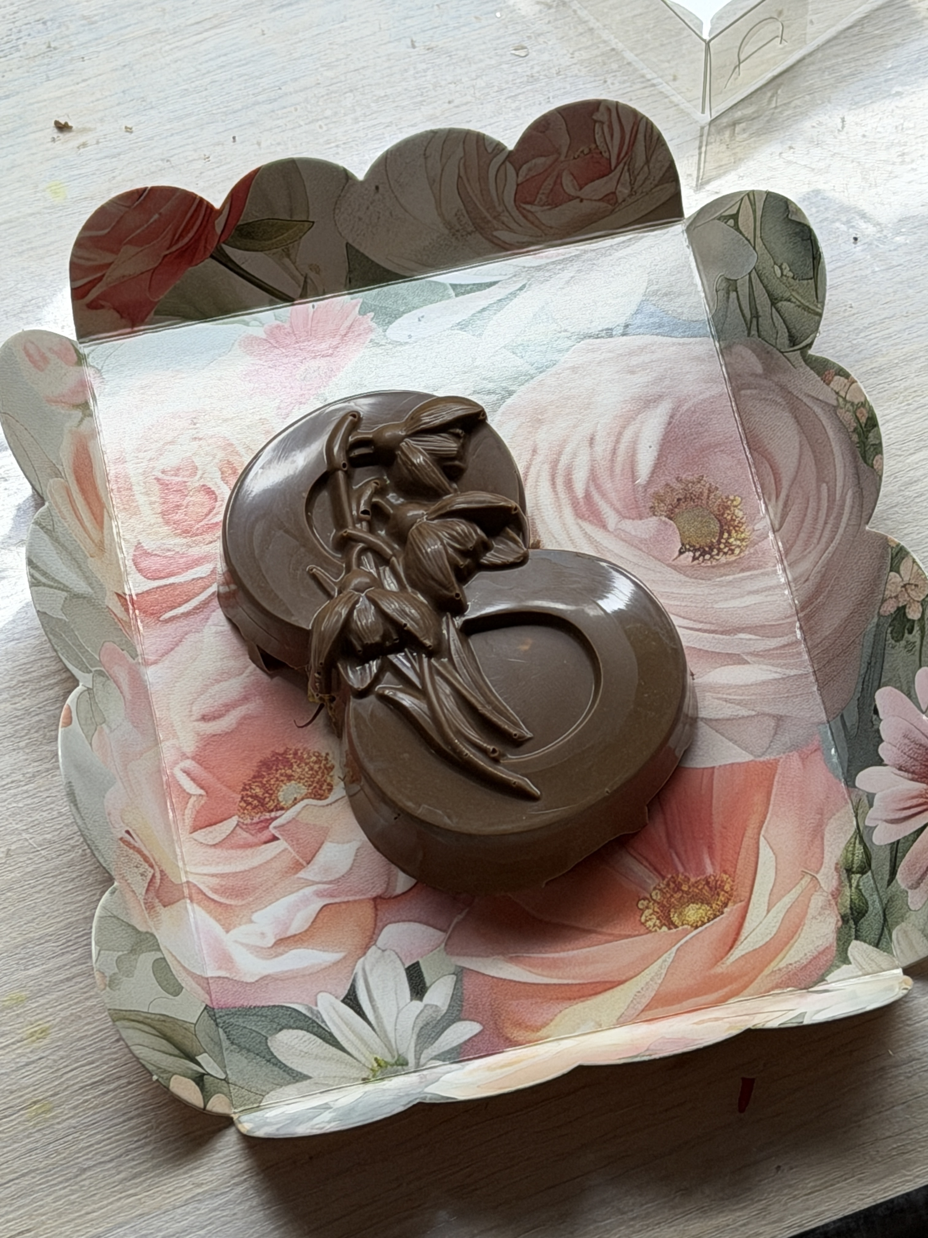 Подарок на 8 марта шоколад дубайский 