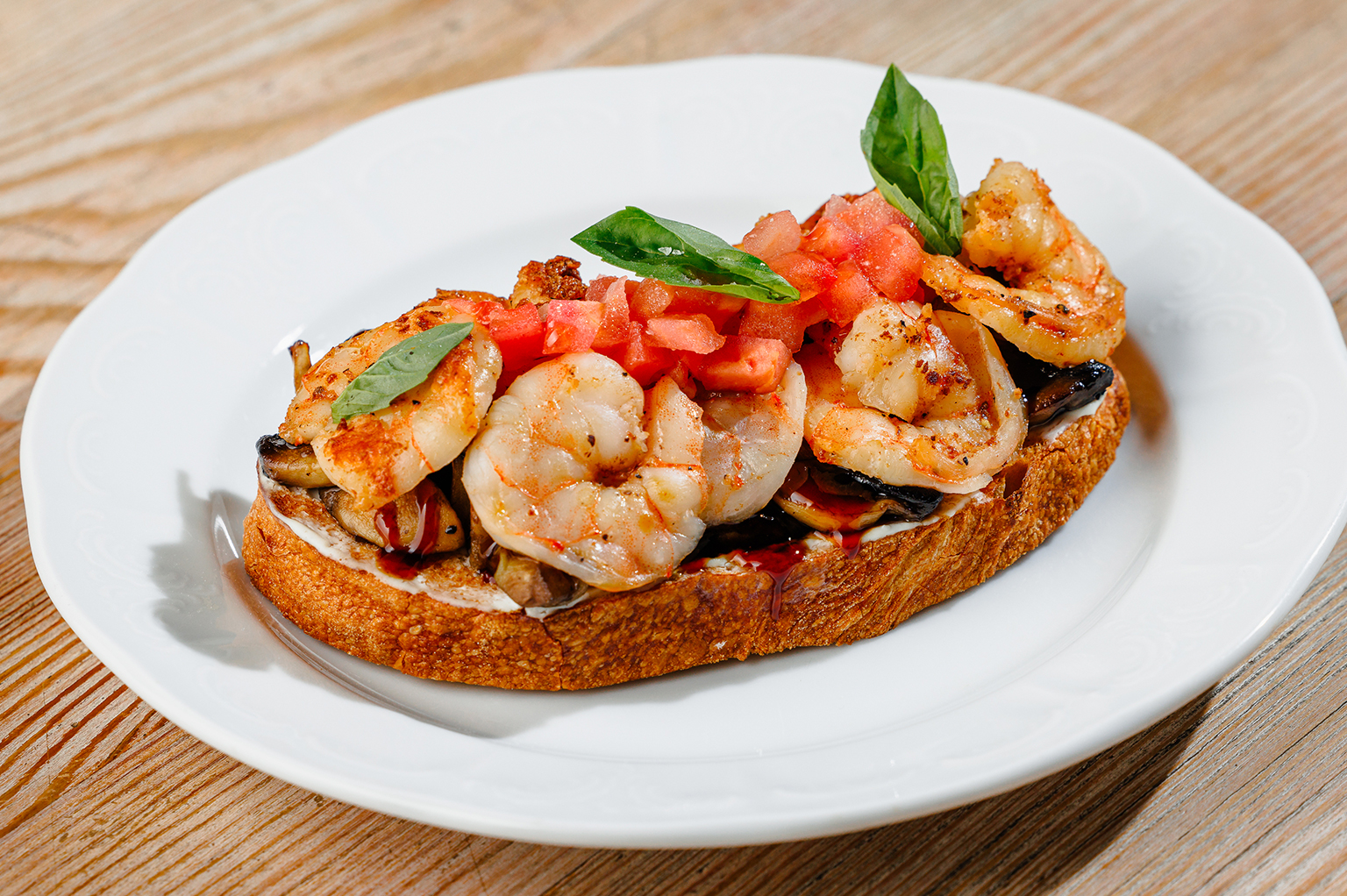 Брускетта с креветками