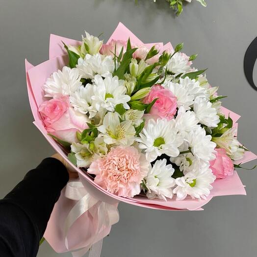 Букет из хризантем и альстромерии