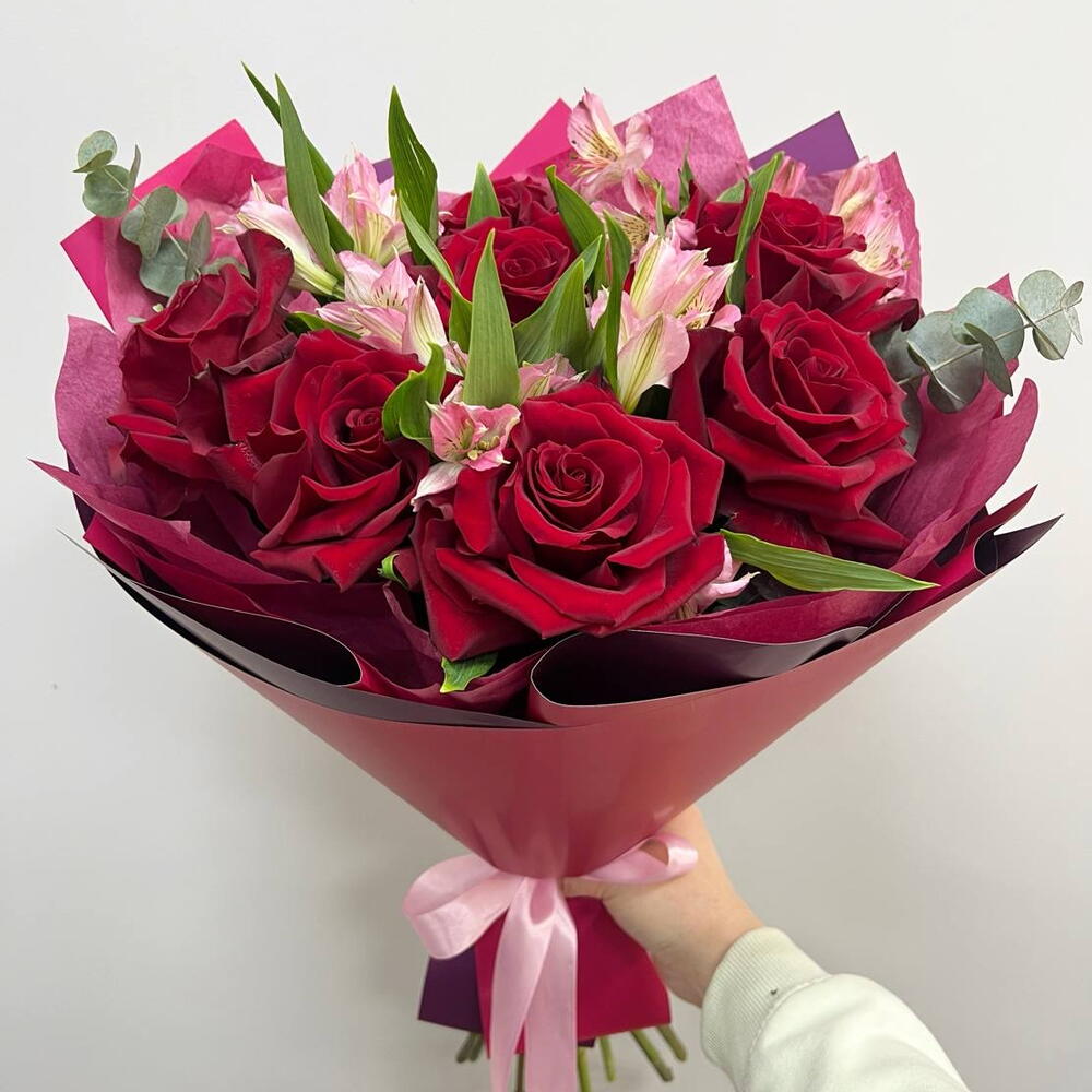 Букет с красными розами