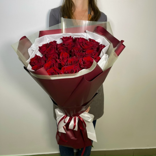 Букет из 25 алых роз Эксплорер
