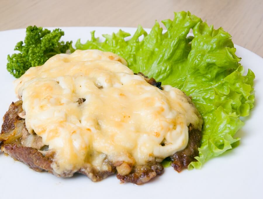 Мясо с черносливом