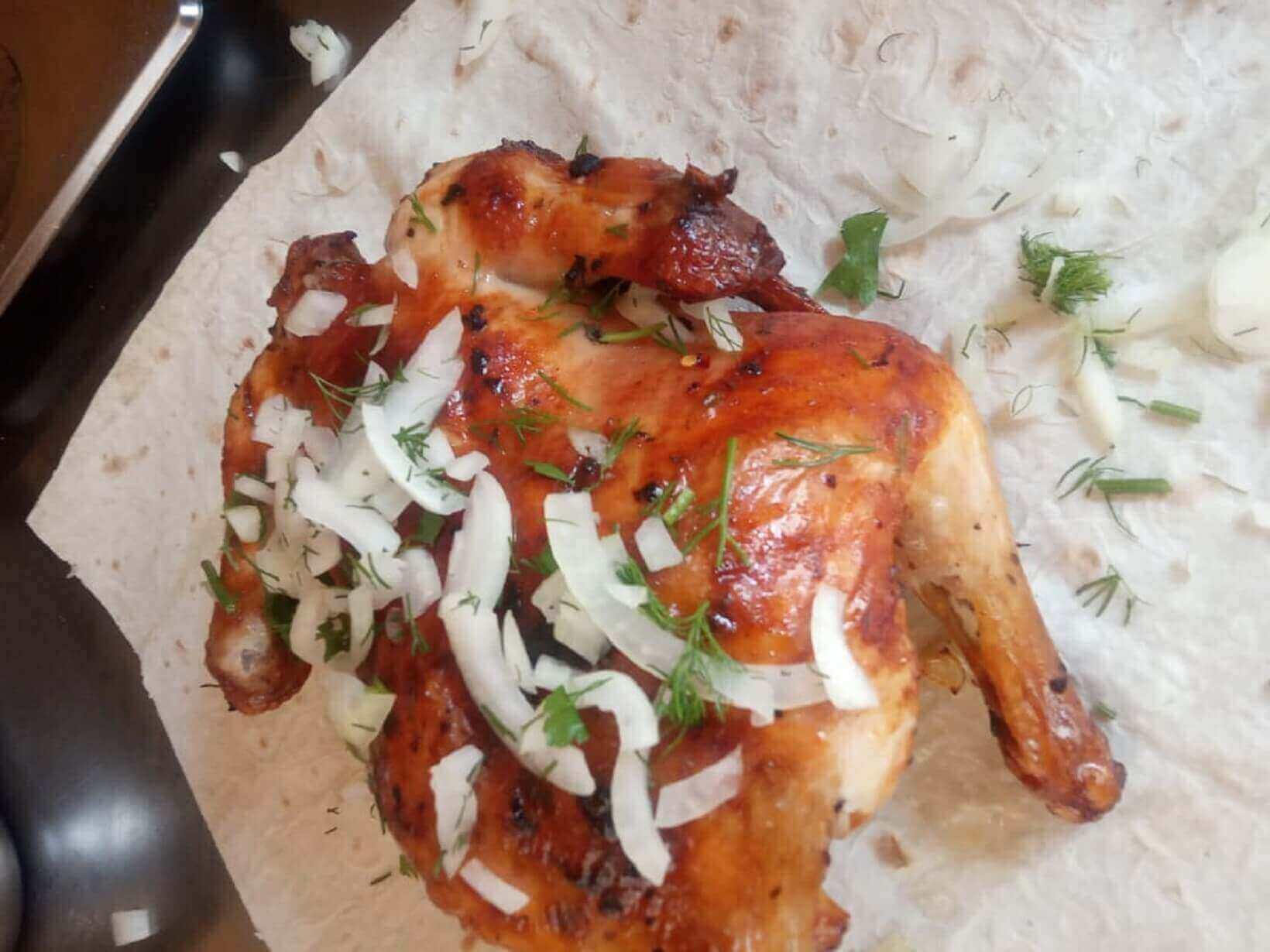 Половинка курочки и картофель на углях
