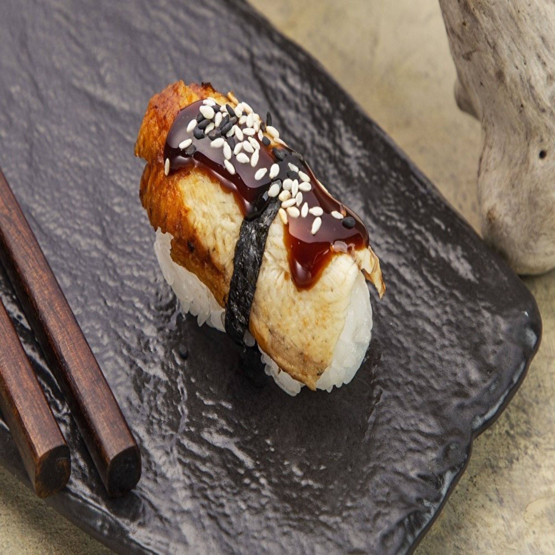 Суши с угрем