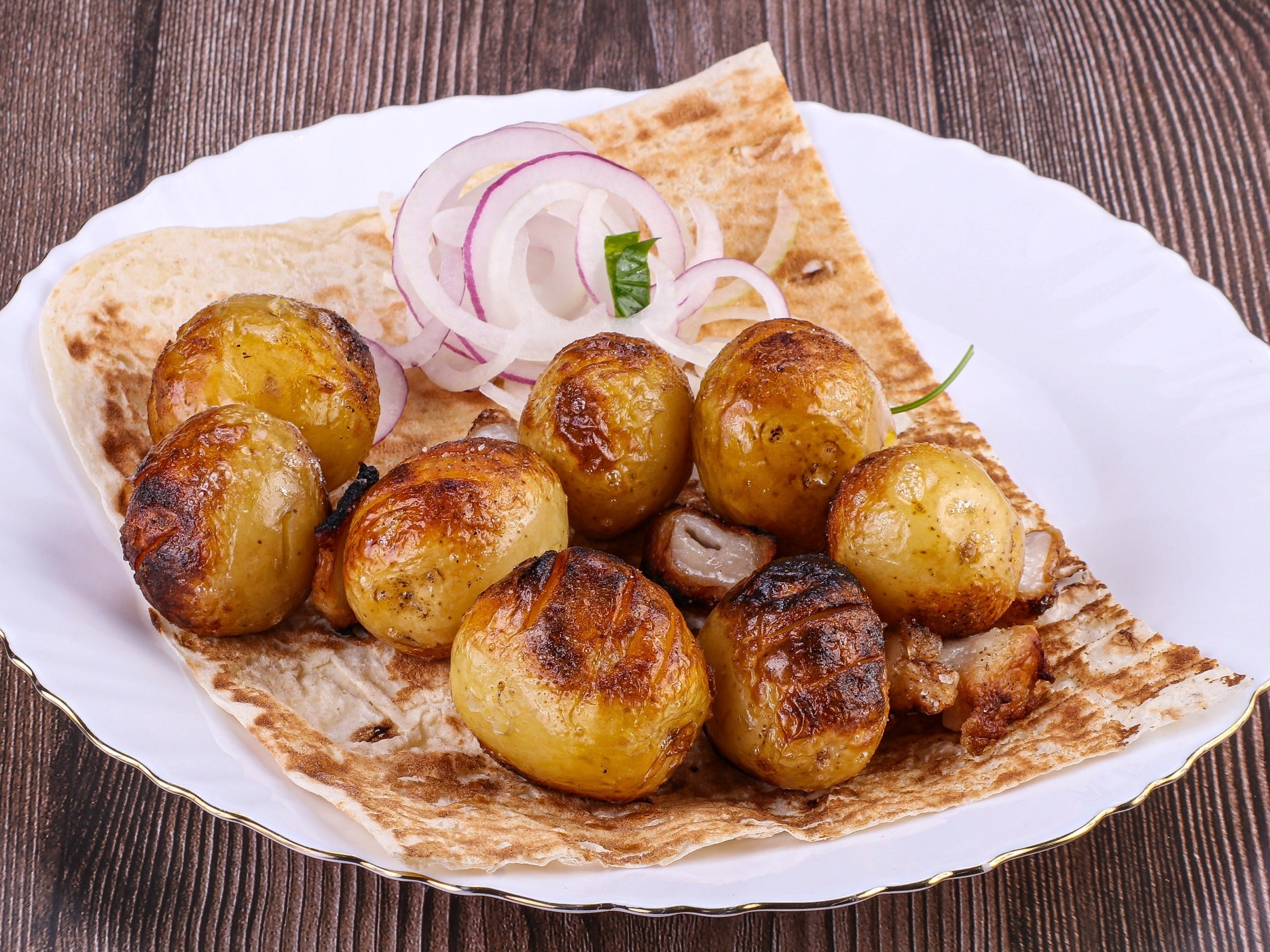 Картофель на углях с курдюком