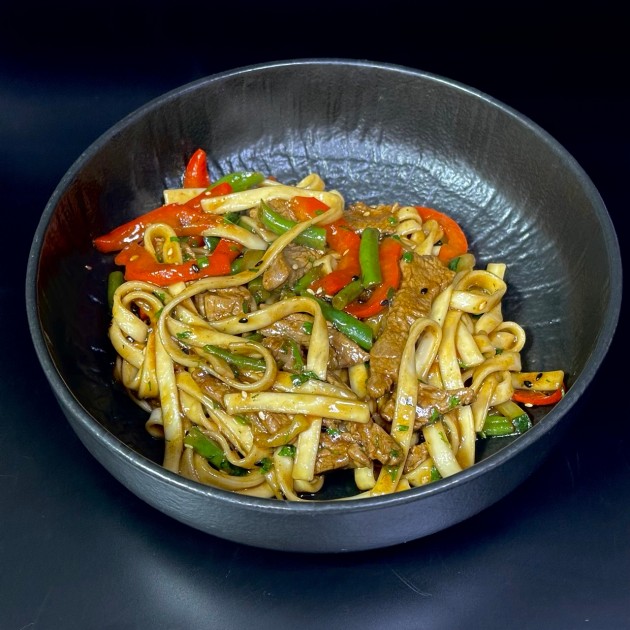 Wok - лапша с говядиной