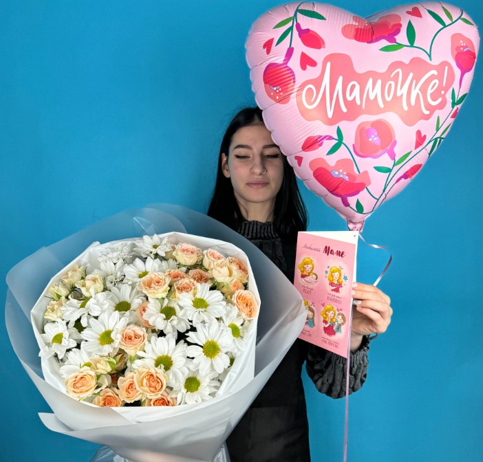 Букет для Мамочки с шаром и открыткой