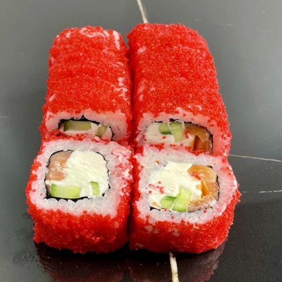 Ролл «Калифорния» с лососем