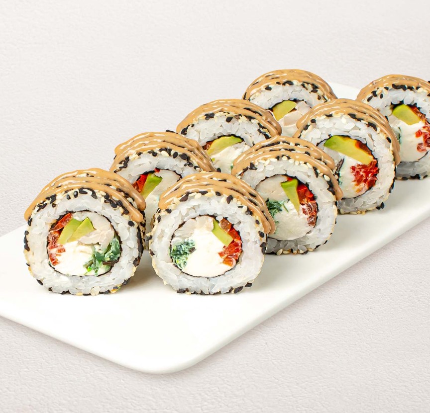 Ролл Цыпленок Чука с ореховым соусом