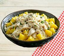 Салат с курицей и ананасами 500гр