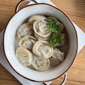 Пельмени ручной лепки с бульоном