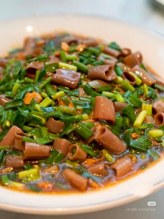 H-20 海肠韭菜 Жареный морской огурец с зелёным луком.