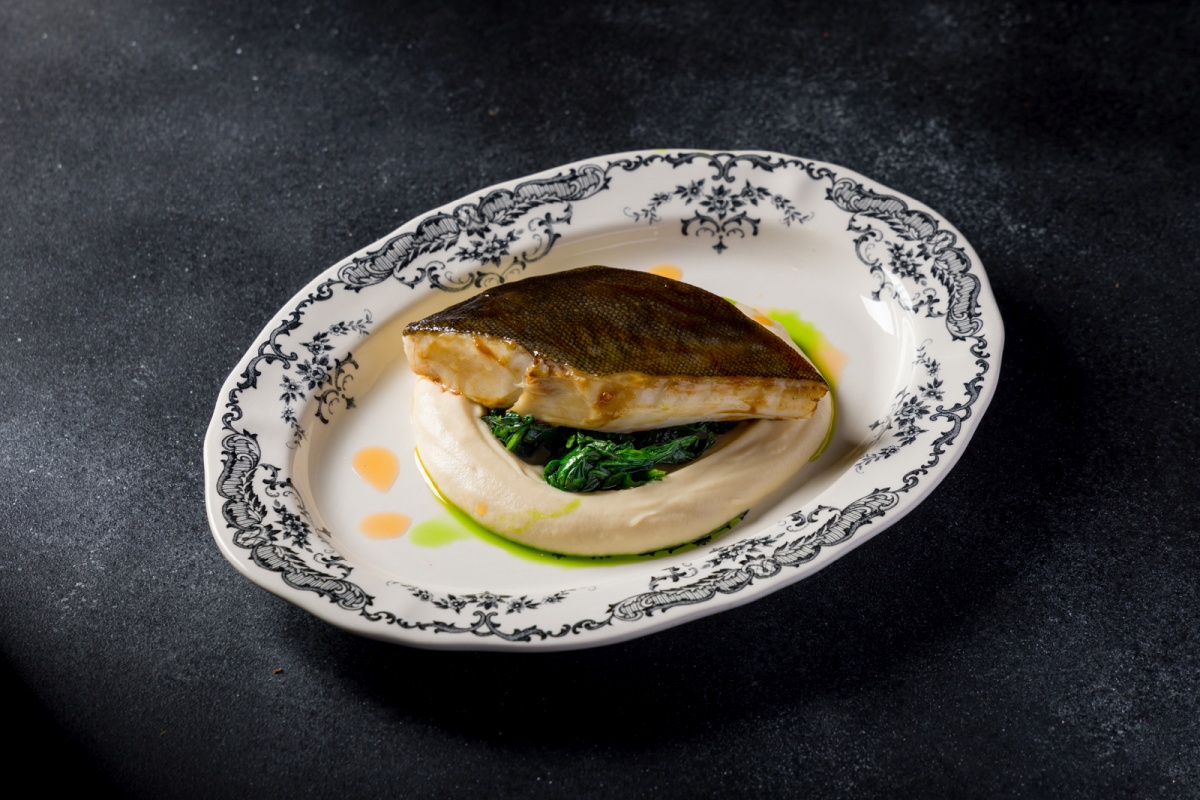 Черная треска с пюре из цветной капусты