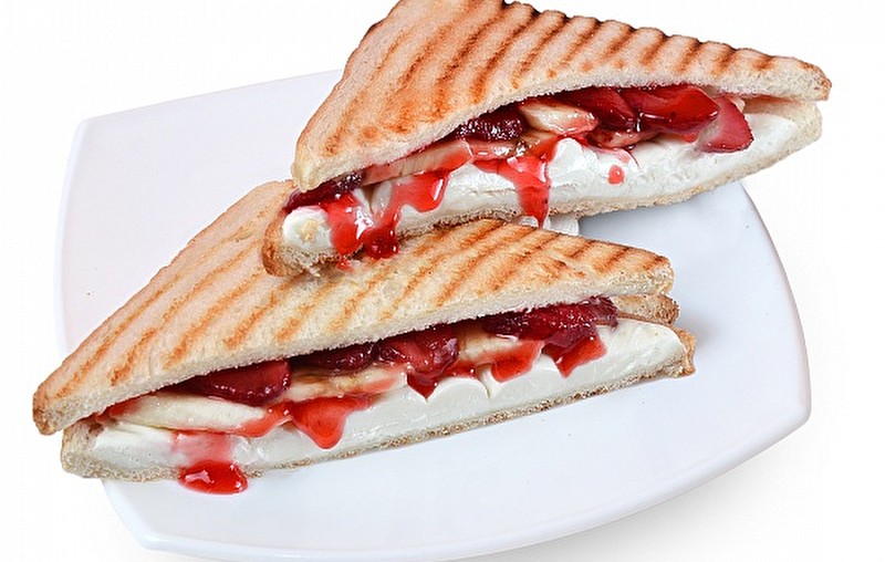 Сандвич с клубникой