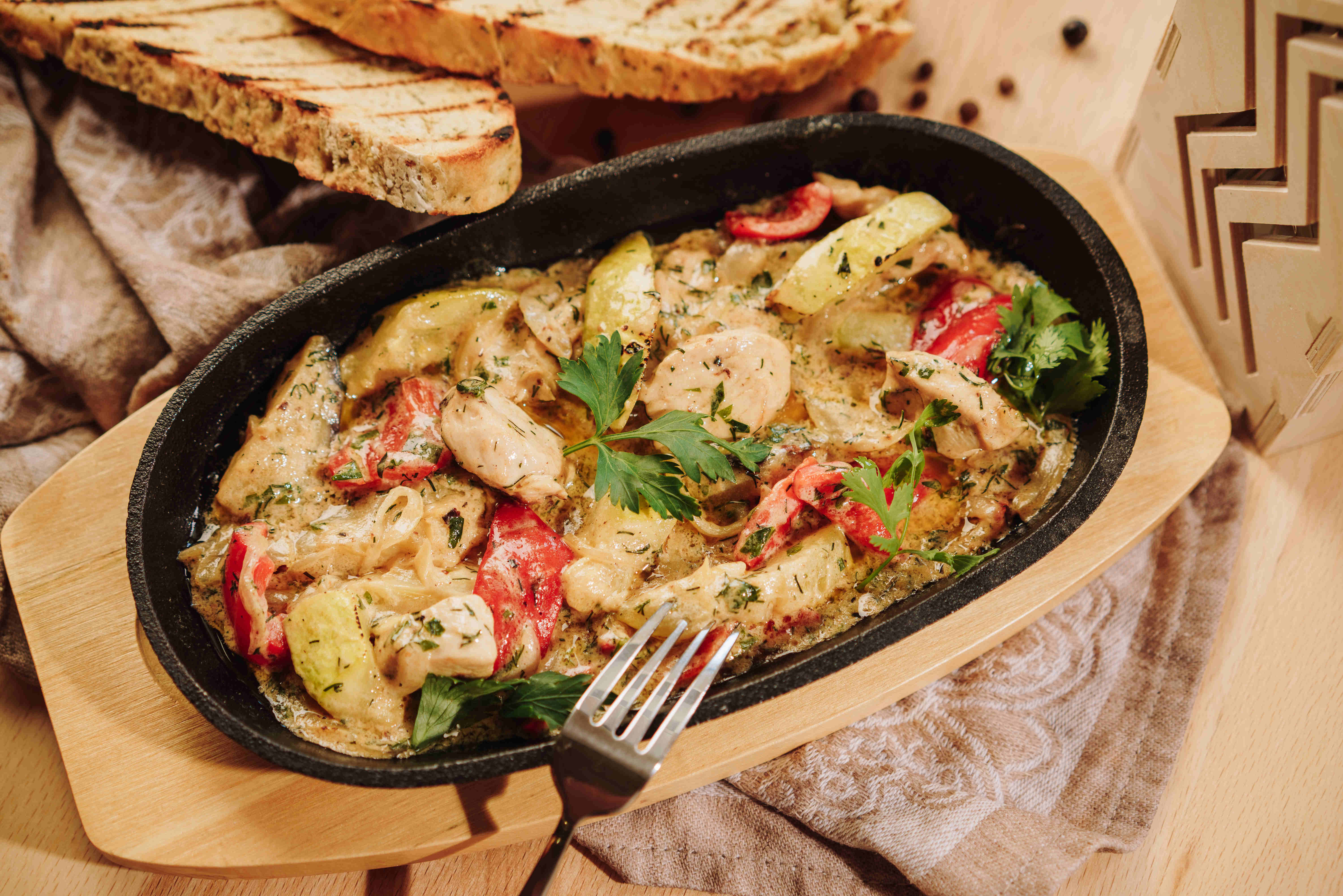 Куриная грудка с овощами