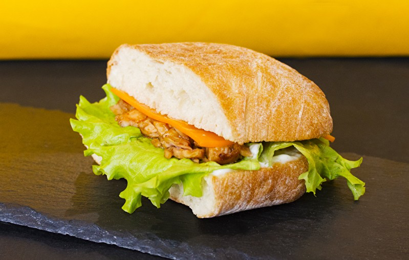 Чиабатта с курочкой терияки