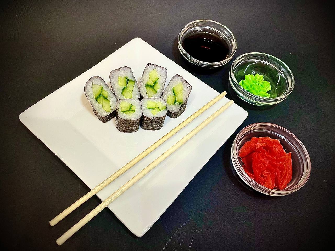 Ролл с огурцом