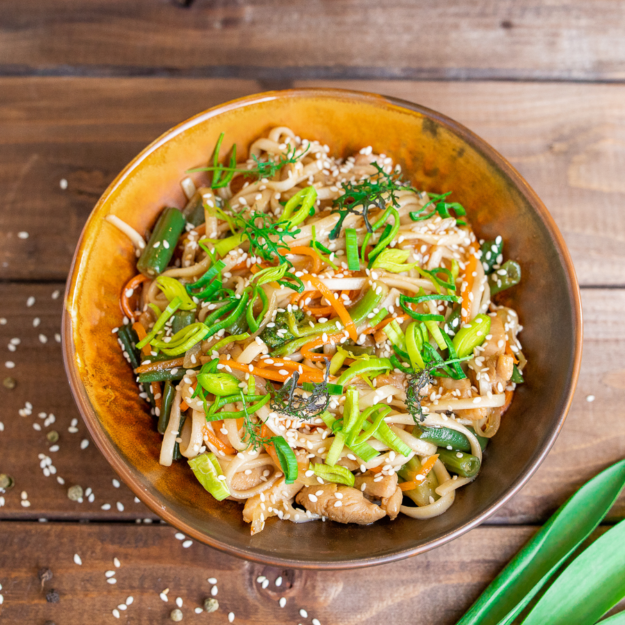 Лапша удон с цыплёнком, брокколи,