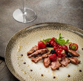 Подкопченная утиная грудка, запеченная