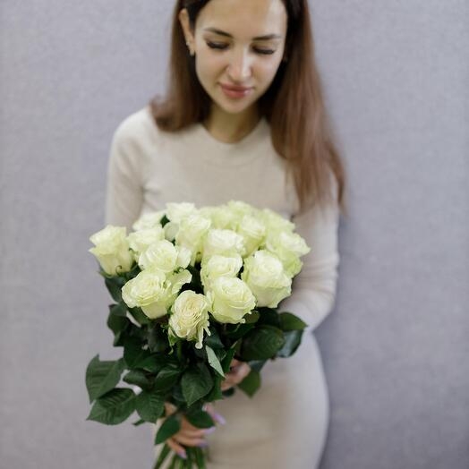 19 белых роз