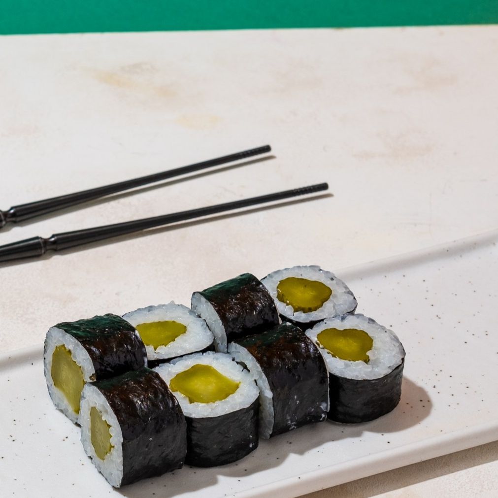 Маки с маринованным огурцом