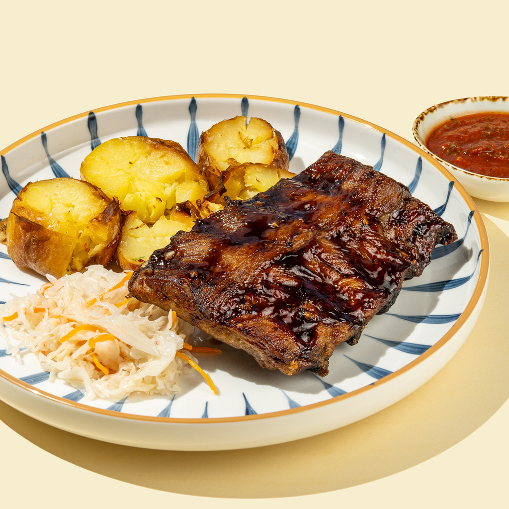 Свиные ребра с мятым картофелем