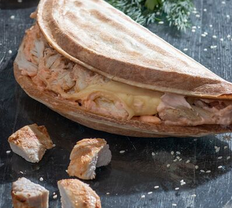 Закрытая пицца с курицей