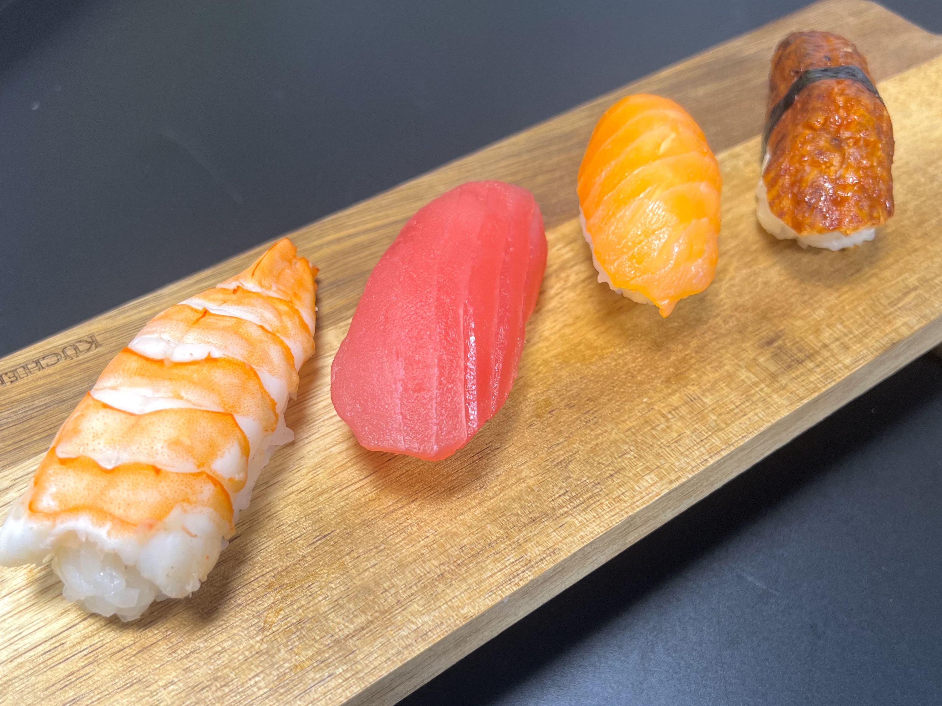 Суши с тунцом