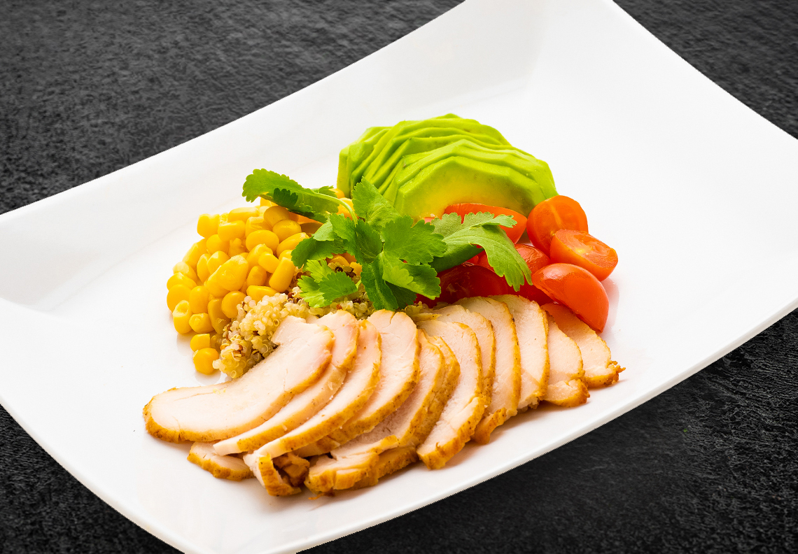 Кобб салат с курицей и авокадо