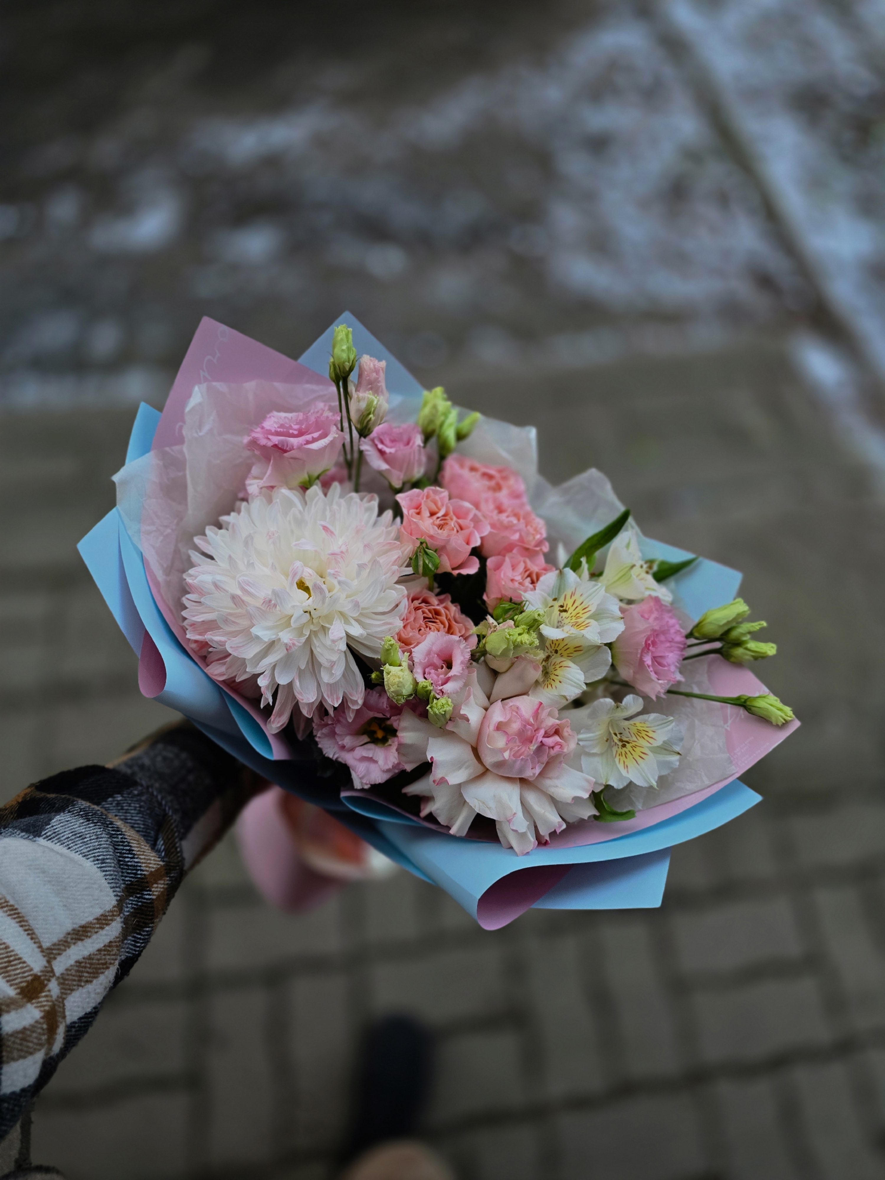 Букет сборный с хризантемой