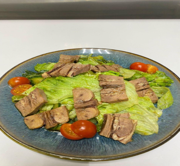 Салат с говяжьим языком